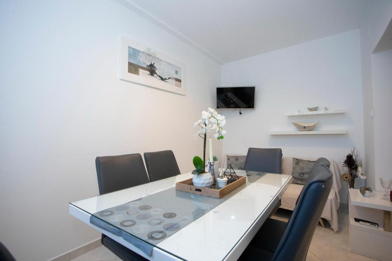 Villa Milenka - Apartmani Gorana Tučepi Екстериор снимка