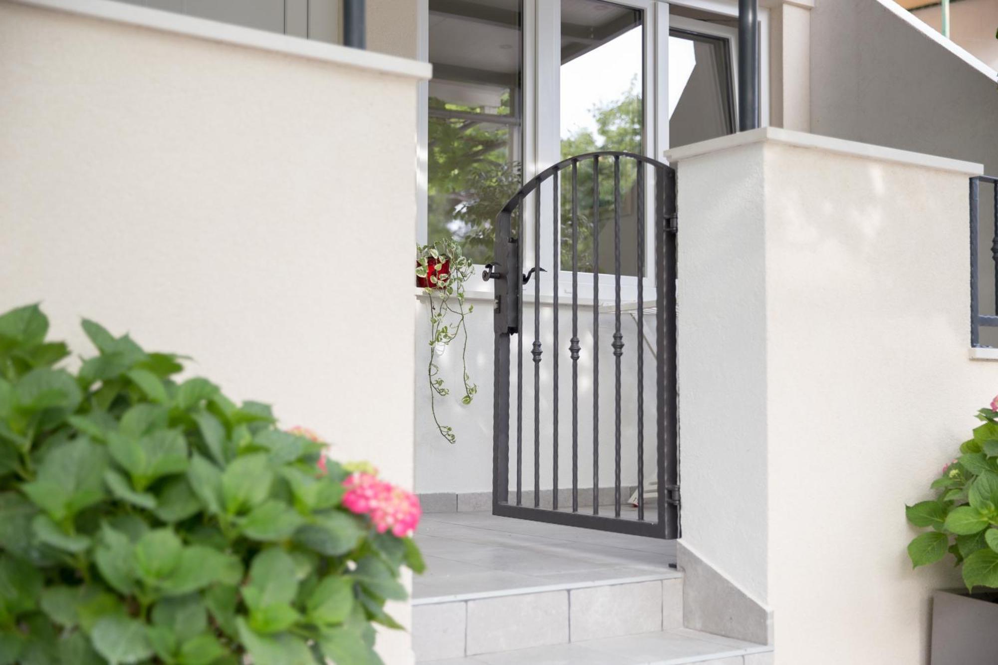 Villa Milenka - Apartmani Gorana Tučepi Екстериор снимка